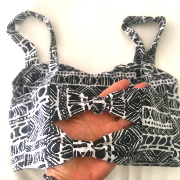 Black & White Cut Out Cami - Picture 4 of 11